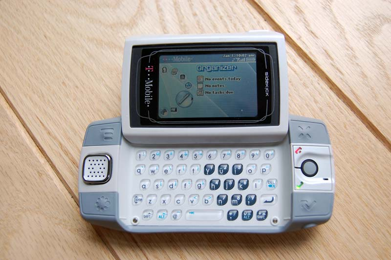 Illustration for article titled Unboxed: Our Shots of the Sidekick iD